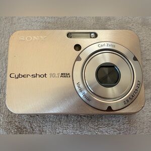 Sony CyberShot DSC-N2 10.1MP Digital Camera Silver with Battery EUC compact